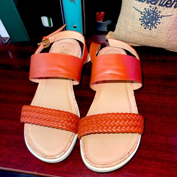 Gently used women’s heels and flats. Wanting to sell them all at once. - Picture 4 of 4